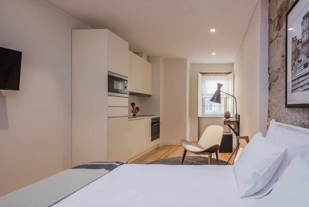 Porto River Standard Studio, City View 3