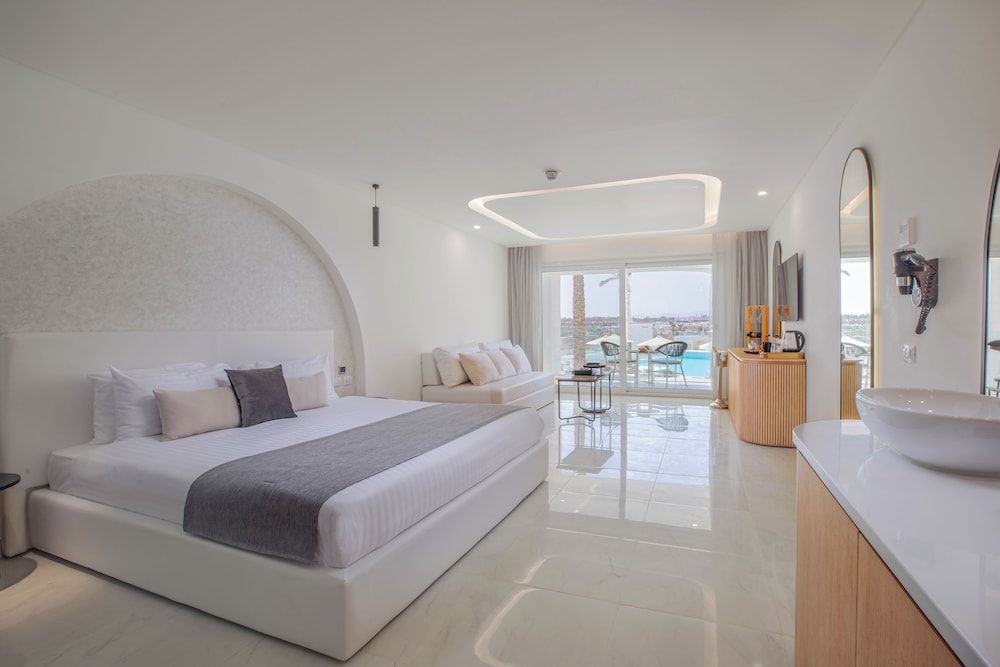 undefined White Hills Resort 9