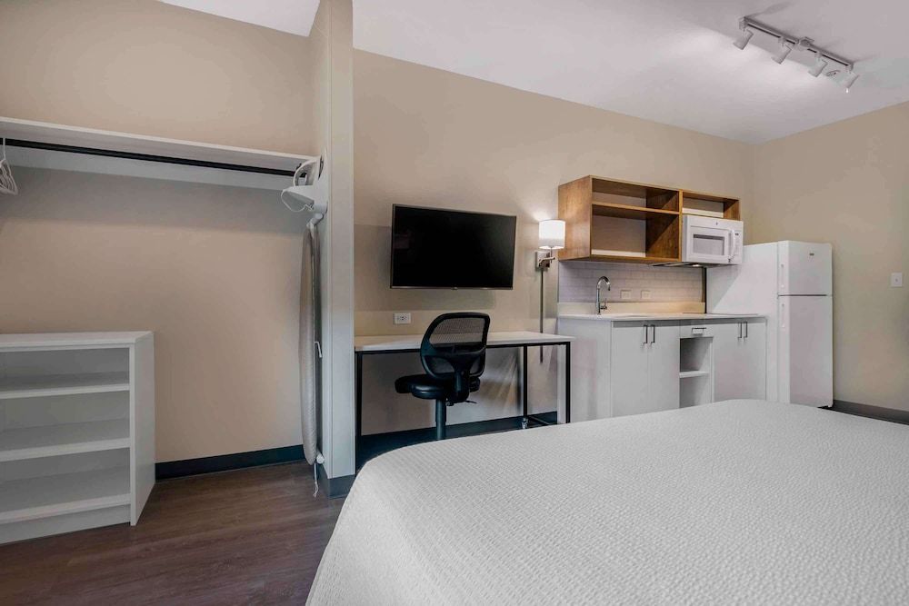 Extended Stay America Premier Suites Port Charlotte I75 Premium Studio, 2 Queen Beds, Non Smoking, Refrigerator (Microwave) 6