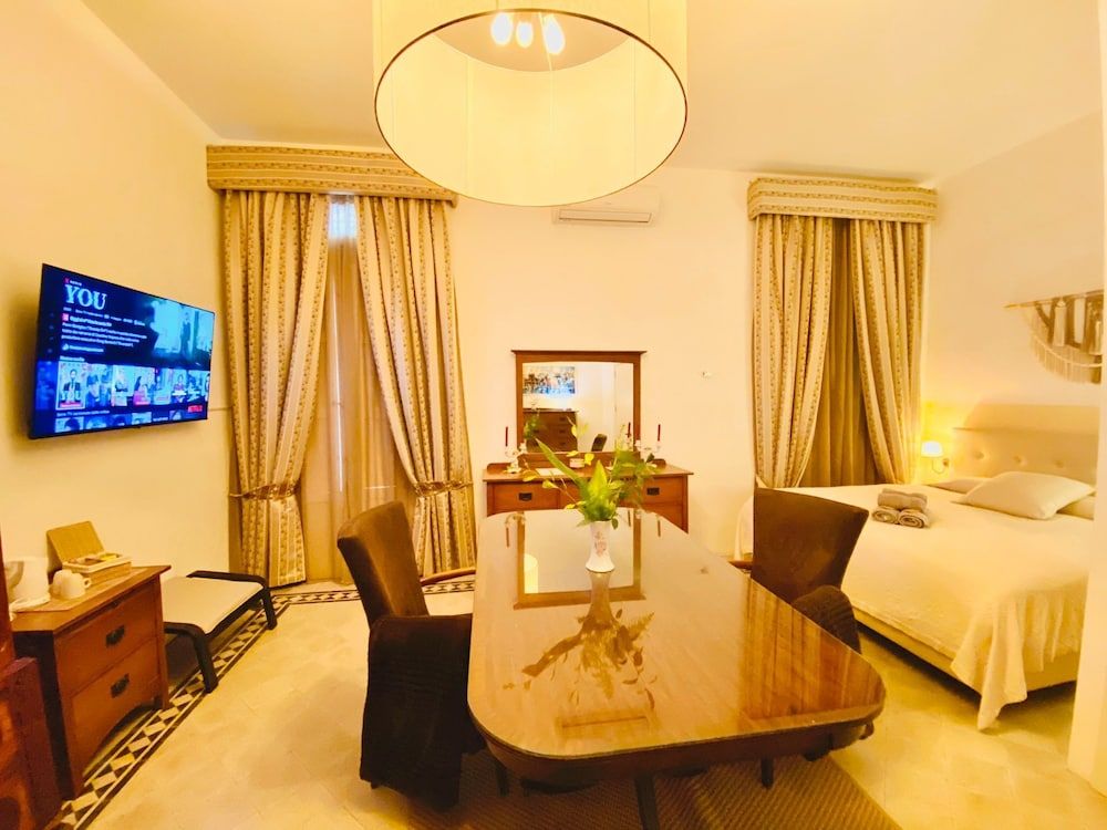 The Maltese Sun Executive Room 3