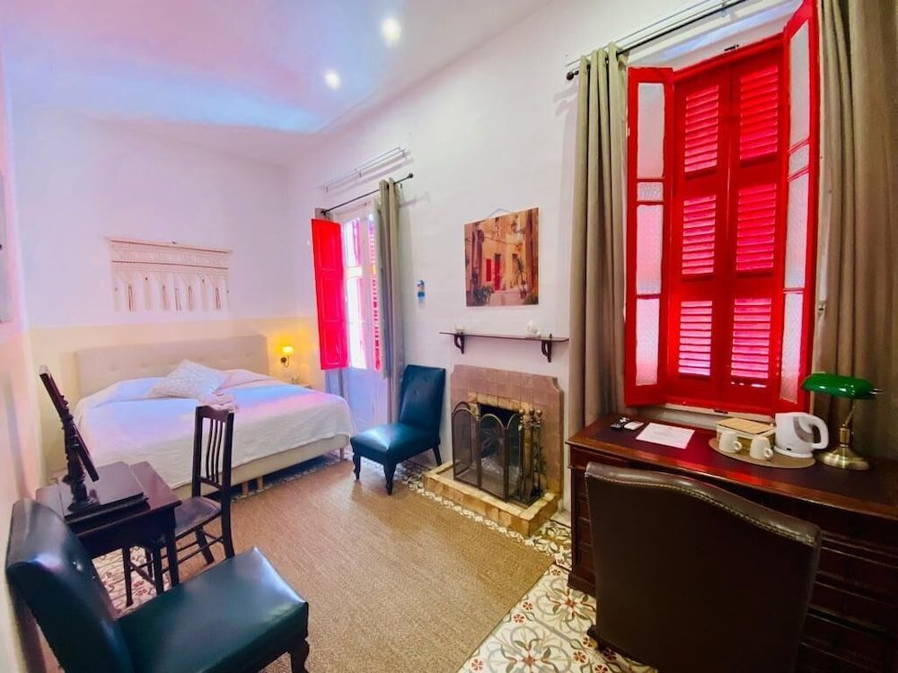 The Maltese Sun Executive Room 2