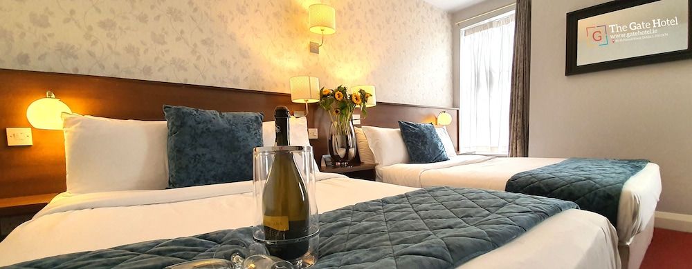 undefined The Gate Hotel 10