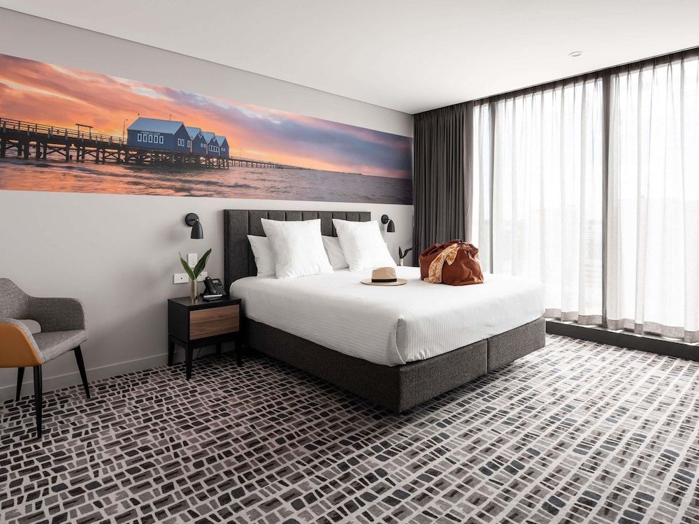 Deluxe Room, 1 King Bed, Accessible