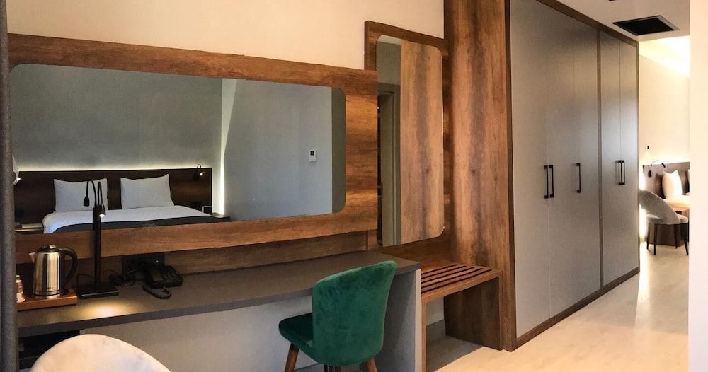 Emens Hotel Standard Double Room 7