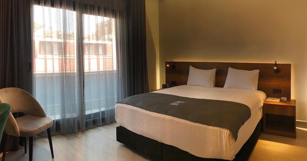 Emens Hotel Standard Double Room 6