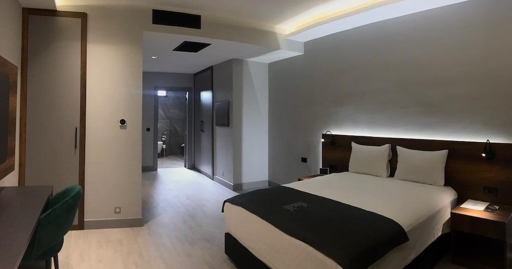 Emens Hotel Standard Double Room 8