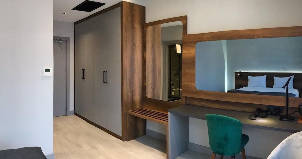 Emens Hotel Standard Double Room 9