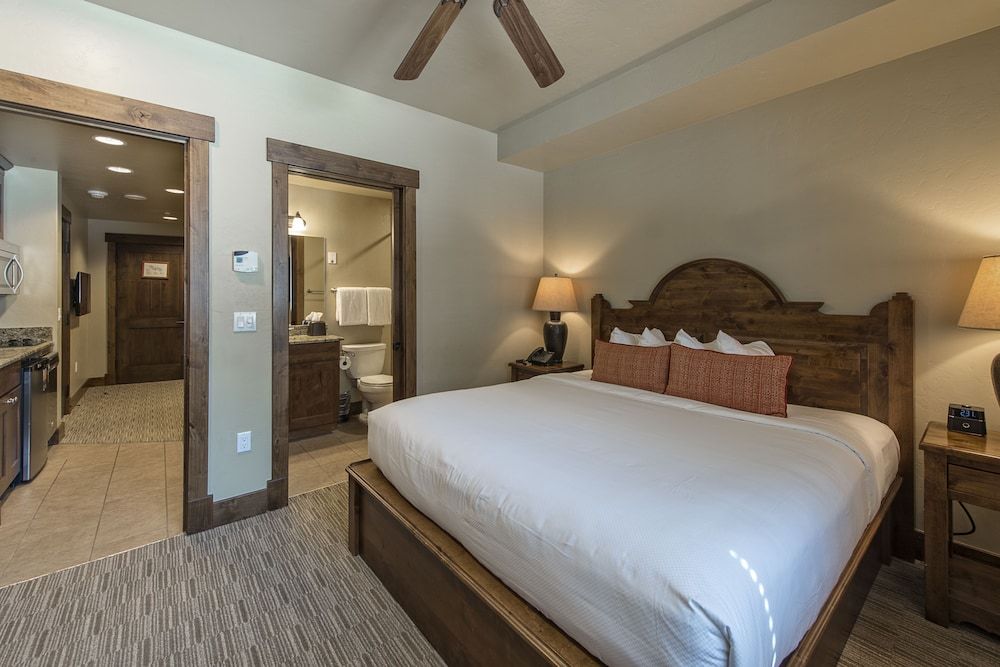 Grand Lodge Peak 7  Suite