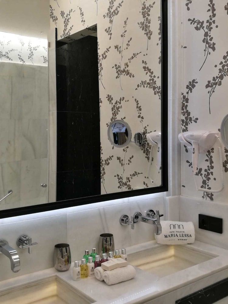 Hotel Casa Palacio María Luisa 5* GL by Kaizen Hoteles Premium Double Room, 1 King Bed 8