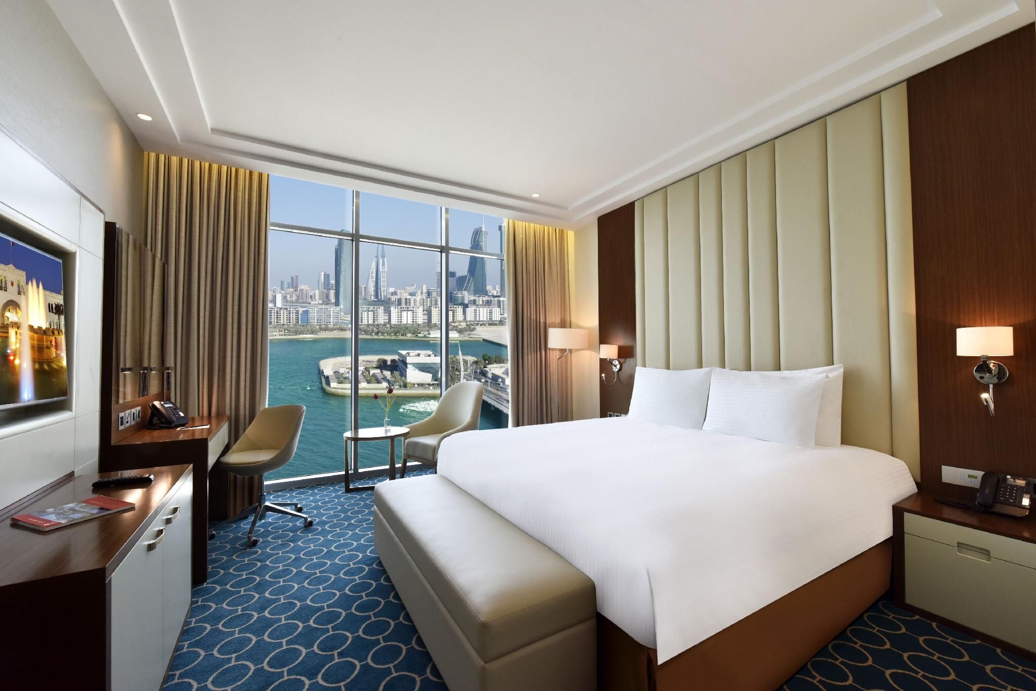 Grand Swiss-Belhotel Waterfront Seef Superior Room Twin Bed 2