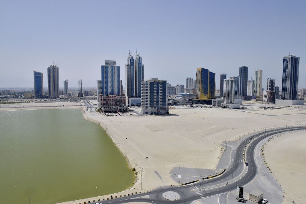 Grand Swiss-Belhotel Waterfront Seef Superior Double Room 4