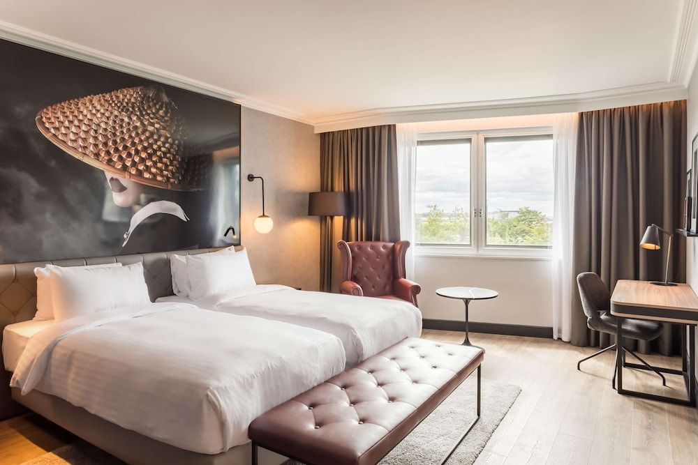 Room, Multiple Bedrooms (Friends & Family)