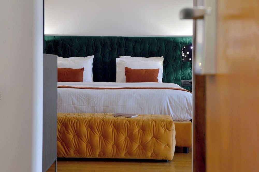 Executive Suite, Acropolis View
