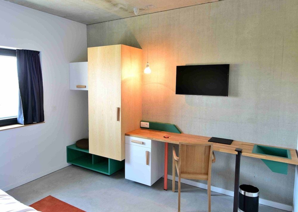 BELVUE Hotel Standard Double Room, Courtyard View 4