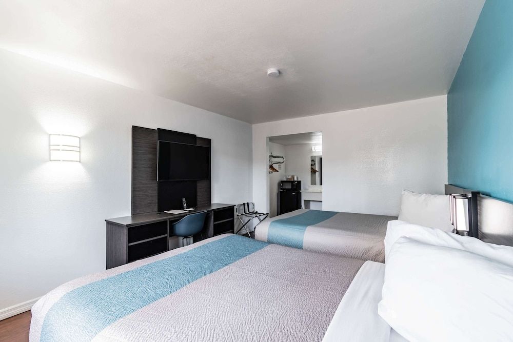 Standard Room, 2 Queen Beds, Accessible, Non Smoking