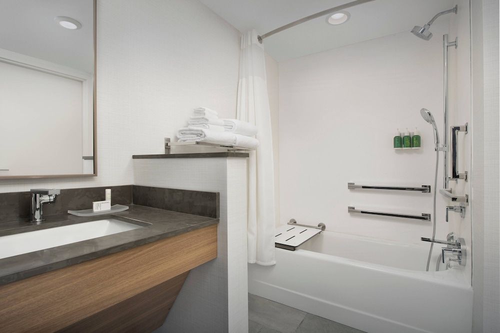 Room, 2 Queen Beds (Mobility Accessible, Tub)