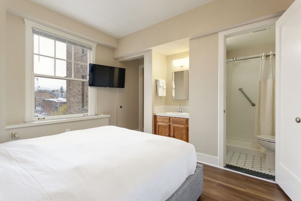 Suite (Historic City Scape)