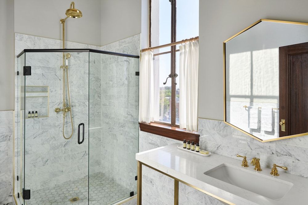 The Darling Hotel Room, 1 King Bed (Guestroom) 4