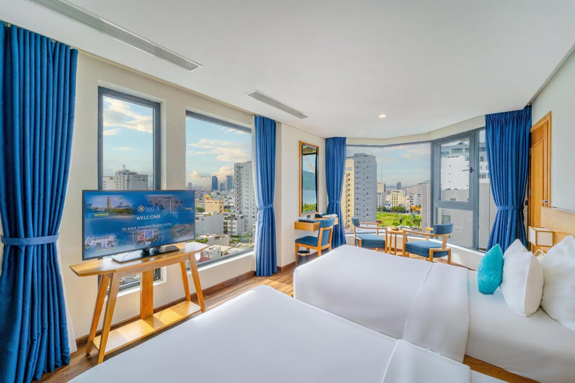 1 King 2 Twin Family Suite