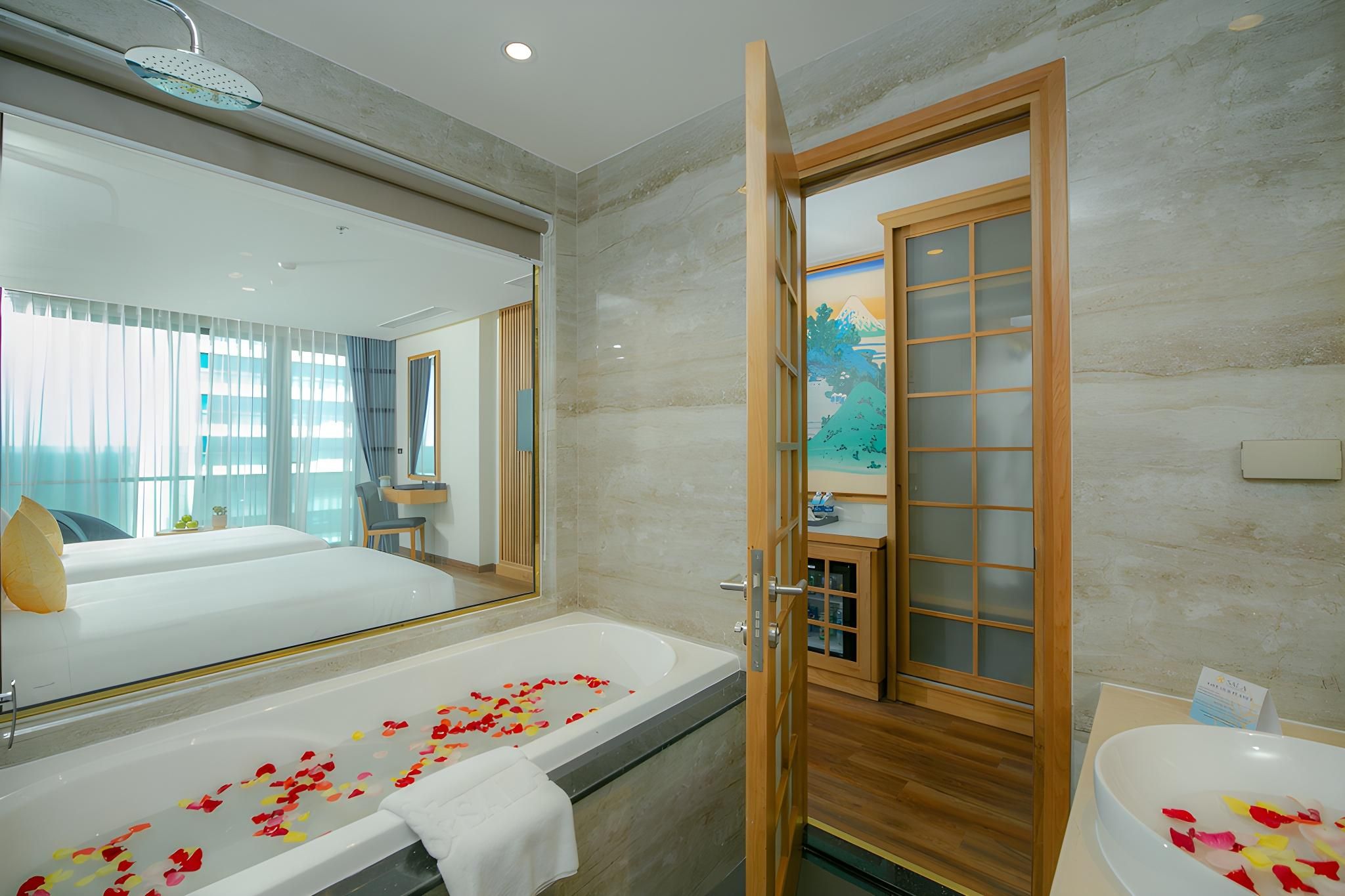 Deluxe Partial Sea View Twin