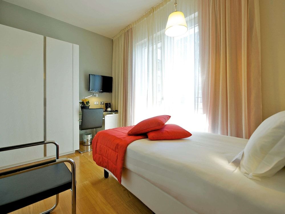 Mercure Milano Solari Classic Room, 2 Twin Beds 3