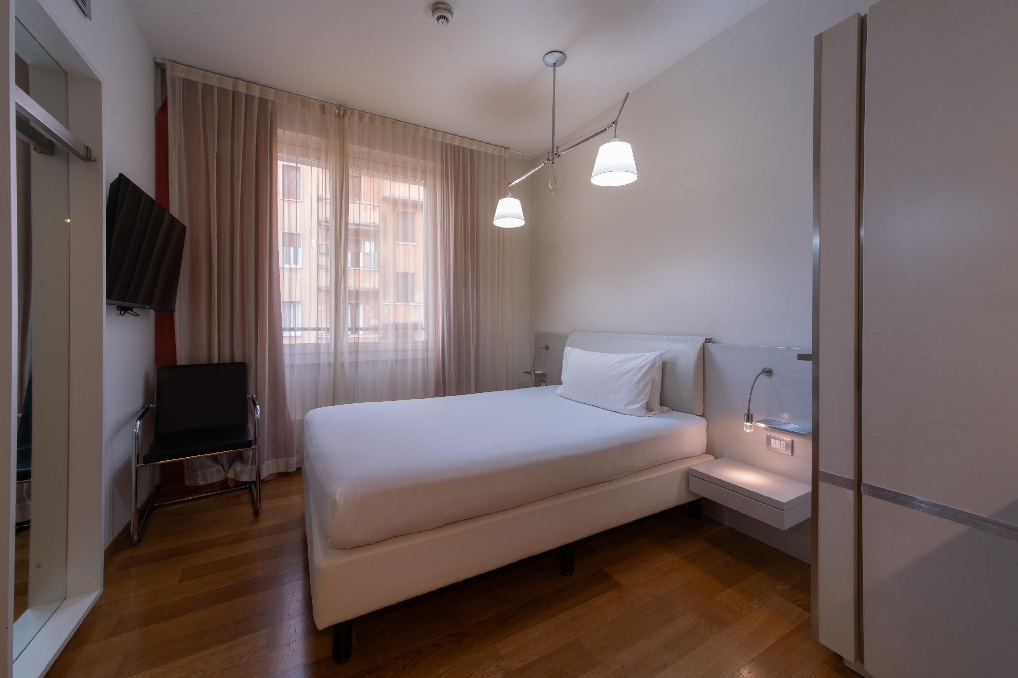 undefined Mercure Milano Solari 10