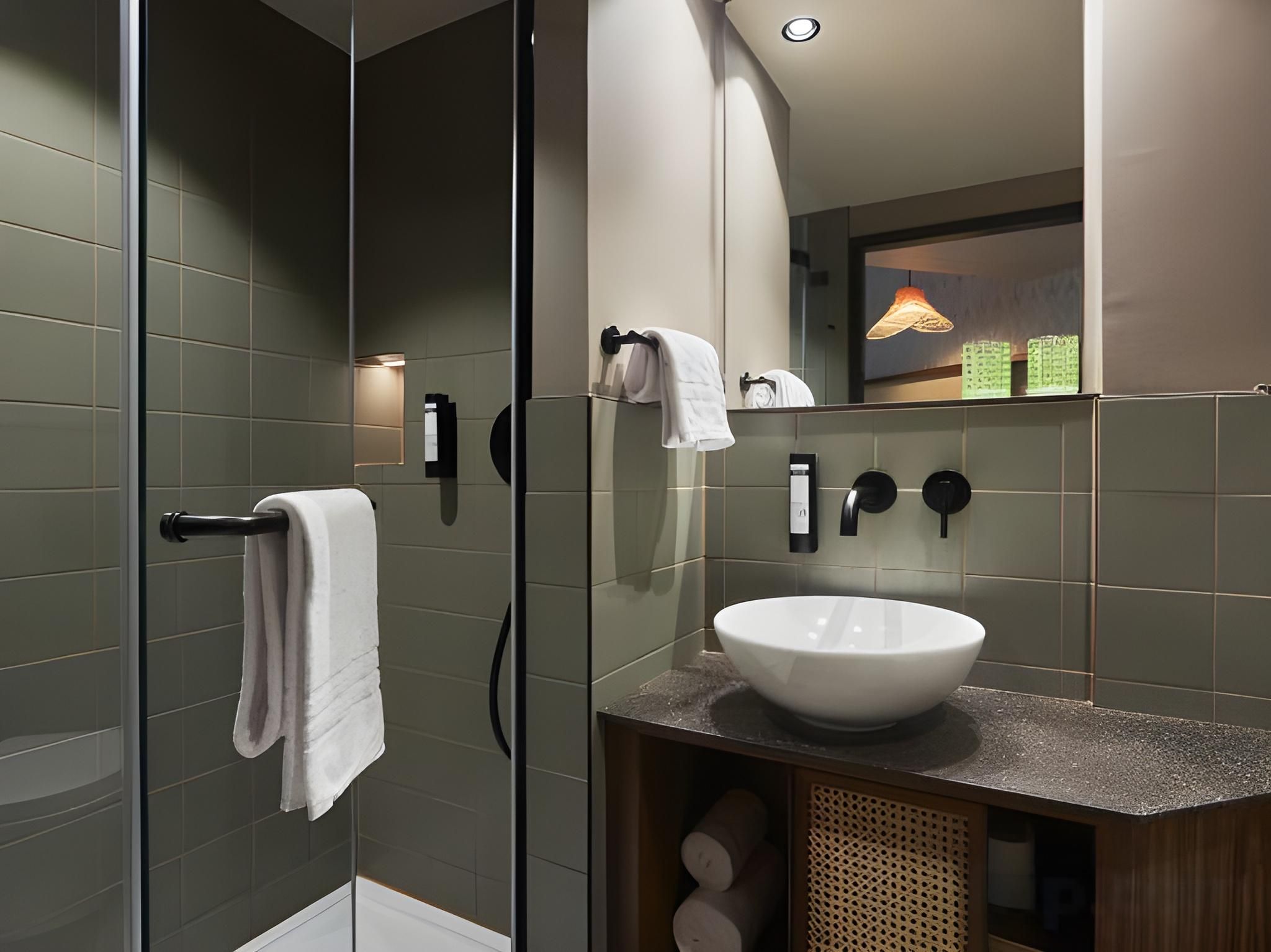 Standard Twin Room with Bathtub