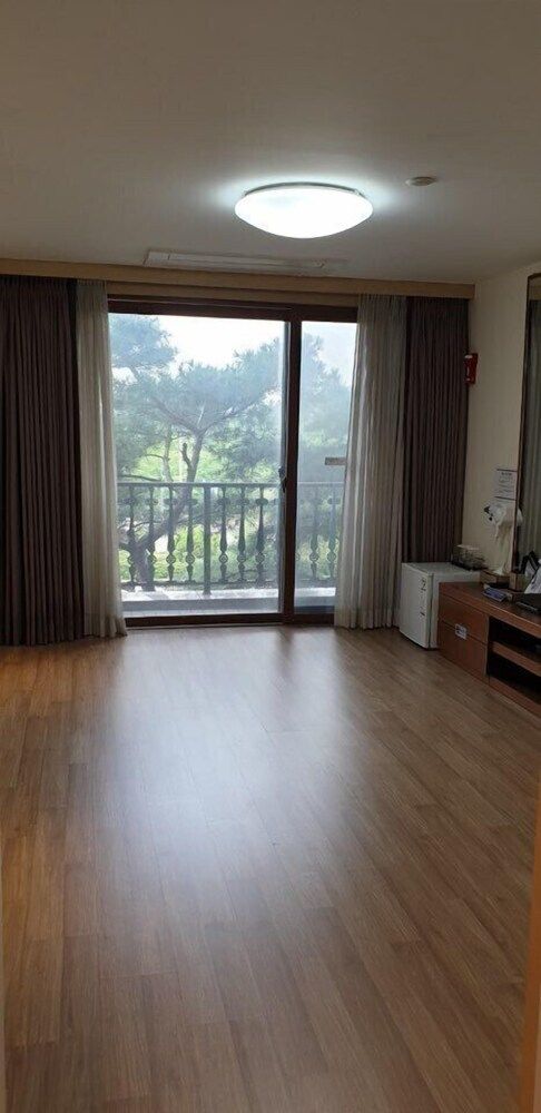 Hotel The Base Traditional Room (2 Person) 3