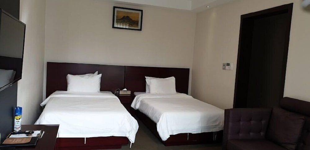 Hotel The Base Standard Twin Room