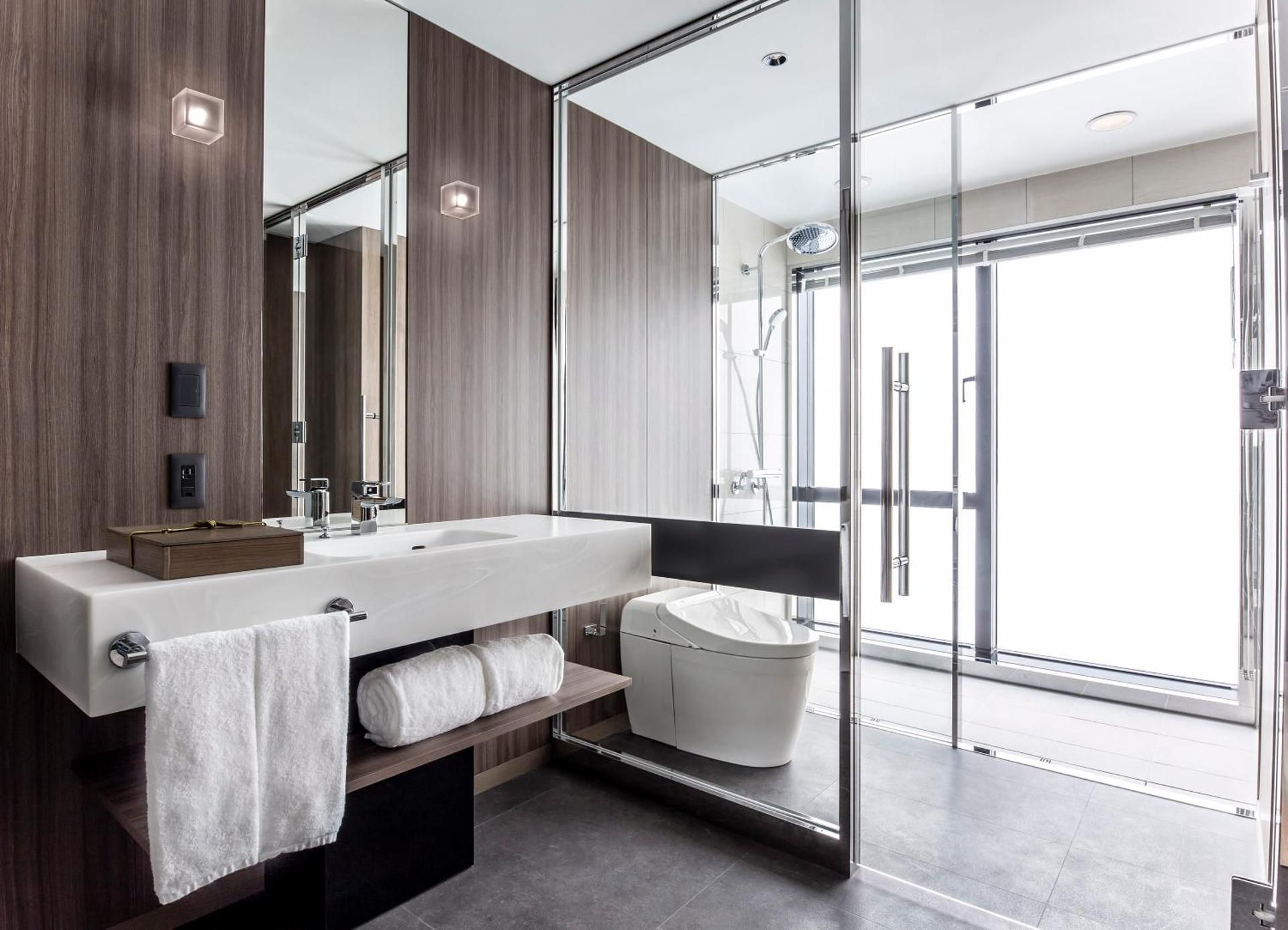 Standard Double Room - No View - Non-Smoking with Lounge Access