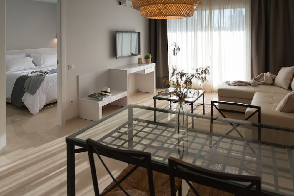 Mediterráneo Sitges Grand Apartment, 2 Bedrooms, Partial Sea View, Corner 5