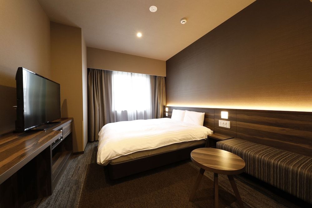 Double Room, 1 Queen Bed, Non Smoking [Must be vaccinated with proof, Late Check Out 1PM]