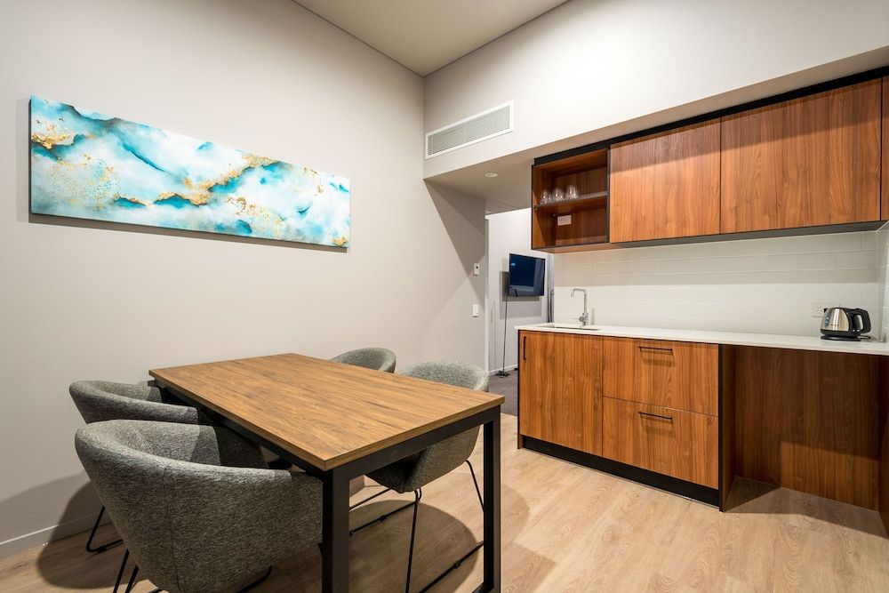 Elite Gold Coast Family Suite - Free Mini Golf 4