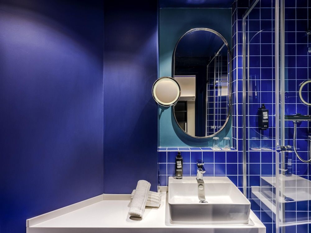 Ibis Baku City Budget Double Room with Atrium View 5