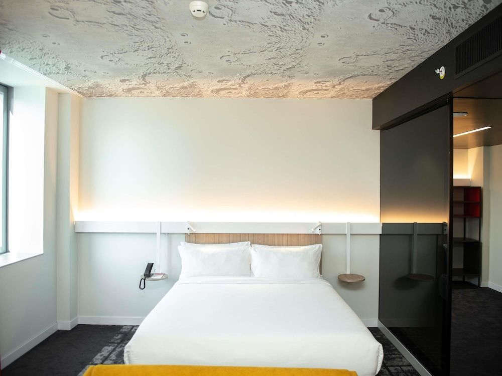 Ibis Baku City Budget Double Room with Atrium View 2