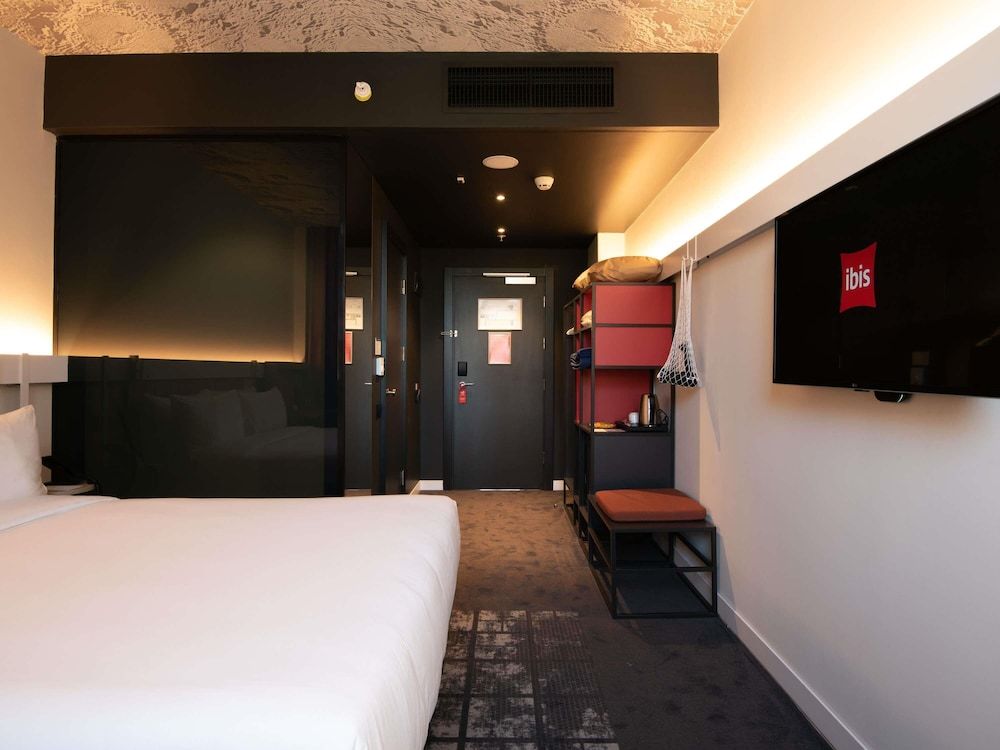 Ibis Baku City Budget Double Room with Atrium View 6