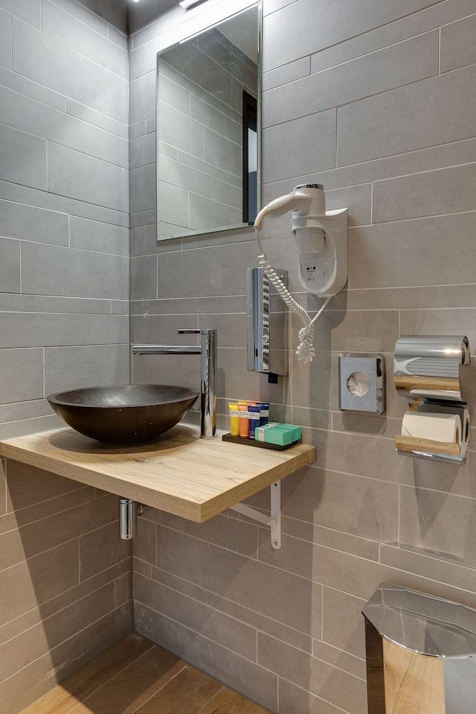 Hotel Royal Bridges Deluxe Double or Twin Room, Canal View 8