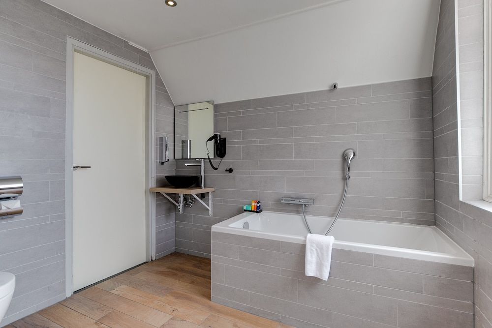 Hotel Royal Bridges Quadruple Room 7