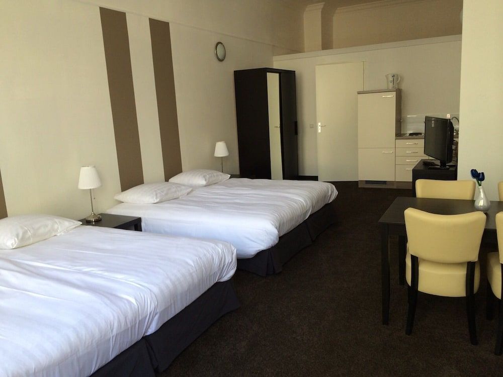 Hotel Royal Bridges Quadruple Room