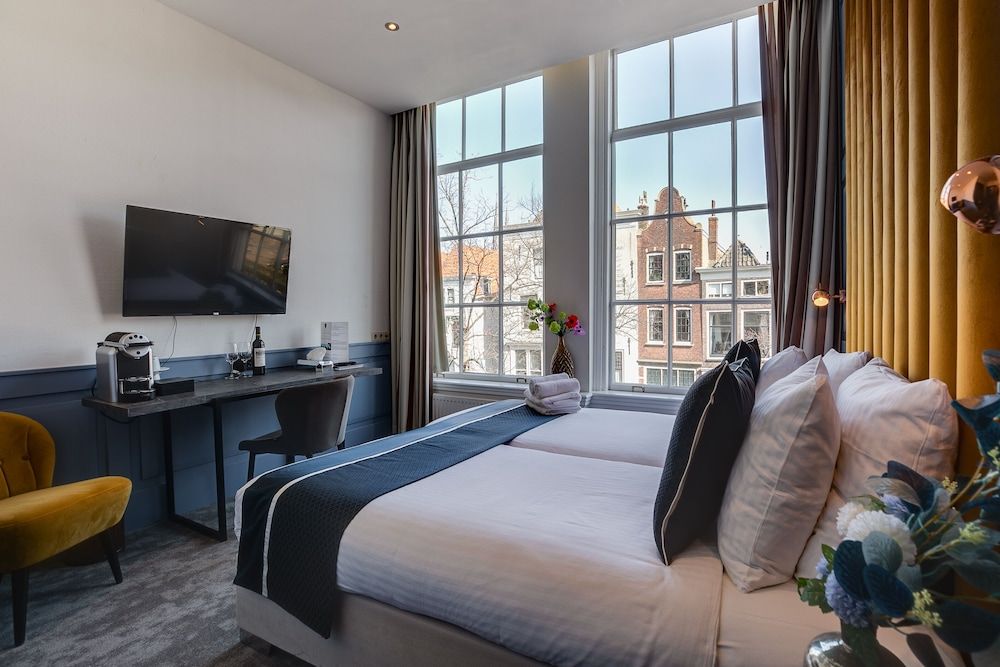Hotel Royal Bridges Deluxe Double or Twin Room, Canal View 9