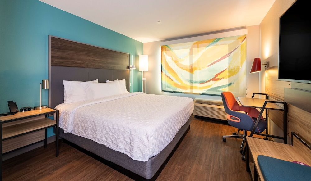Room, 1 King Bed, Accessible (Hearing)