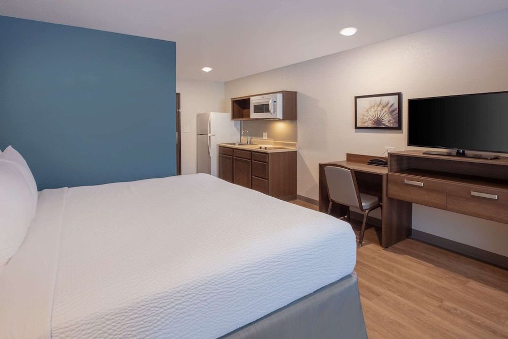 Standard Studio, 1 Queen Bed, Kitchen