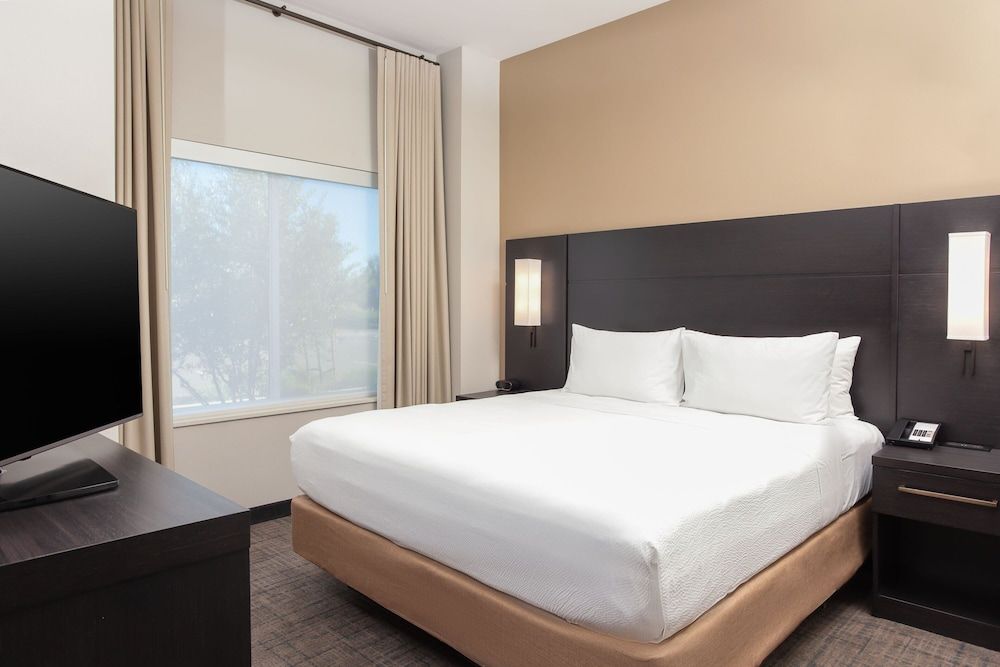 Studio Suite, 1 King Bed with Sofa bed, Non Smoking (Mobility/Hearing Accessible, Tub)
