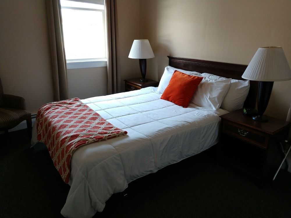 Hotel Wayne Two bedroom suite with full kitchen