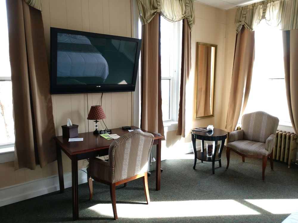 Hotel Wayne Two bedroom suite 3