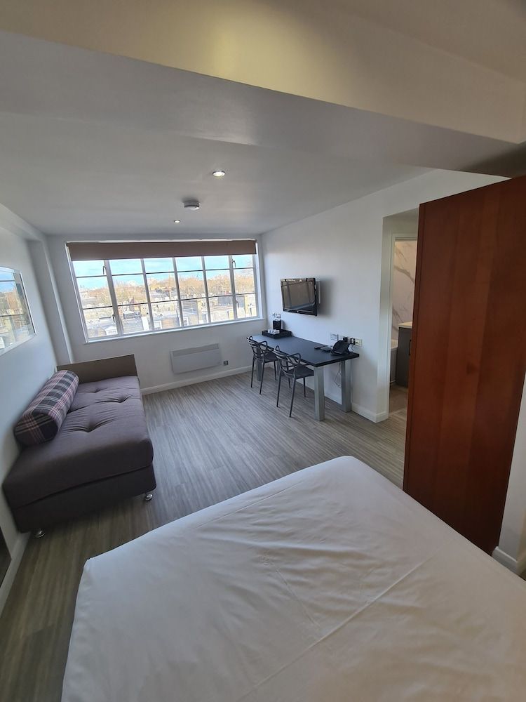 undefined Roland House 9