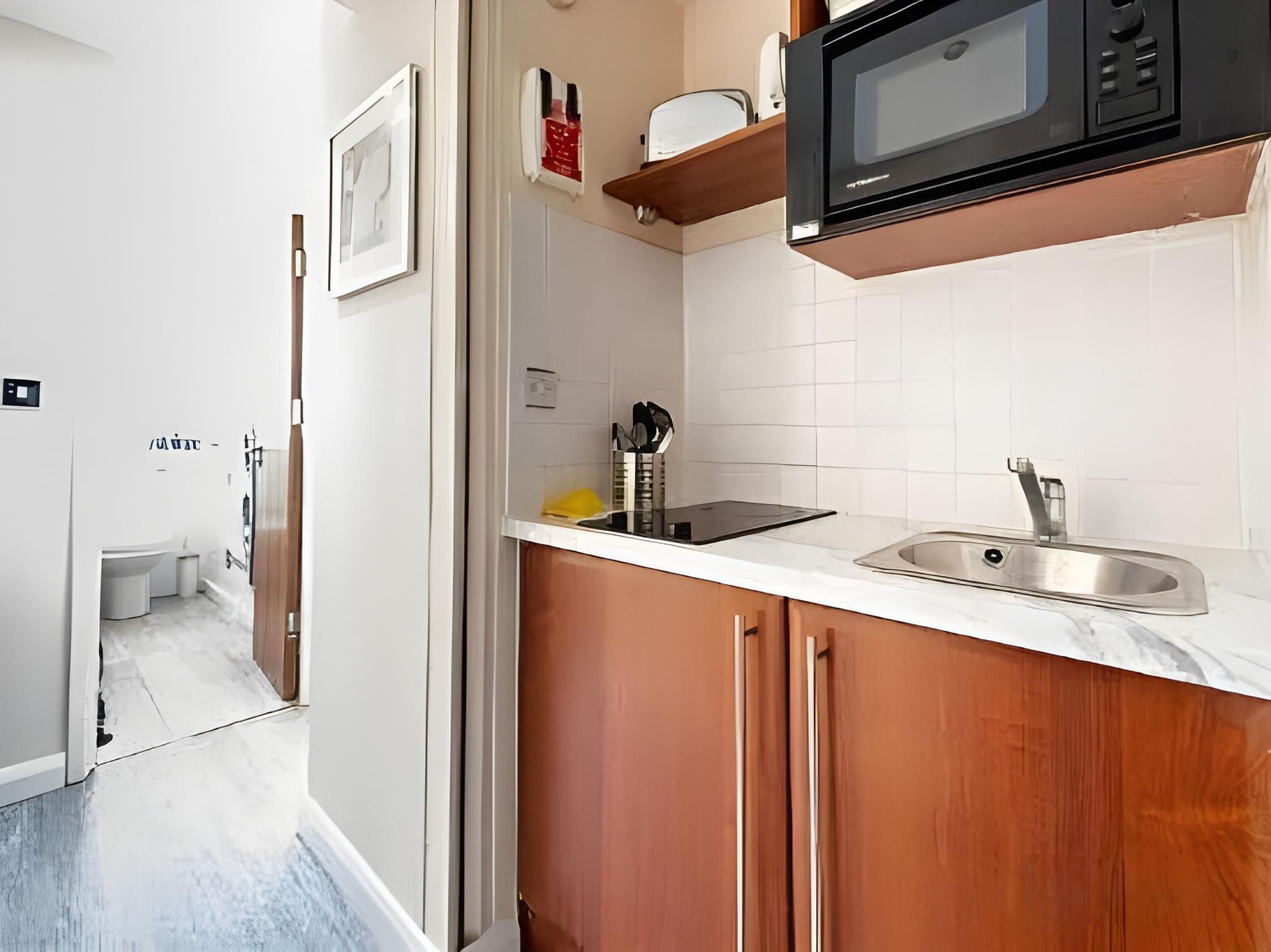 undefined Roland House 4