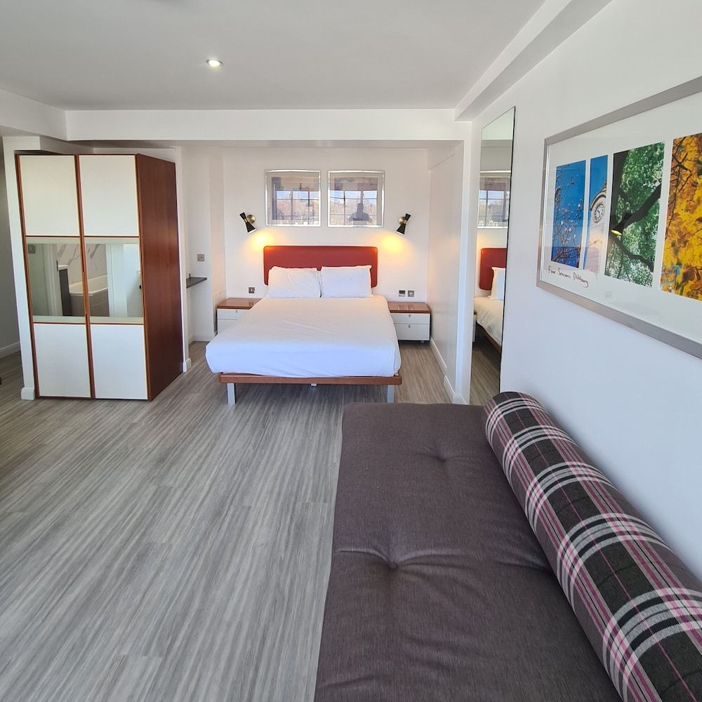 undefined Roland House 8