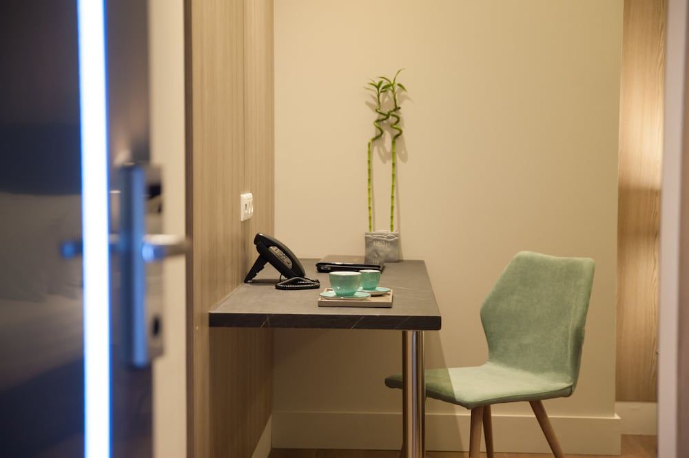 Athens Platinum Rooms and Suites Classic Double or Twin Room 4