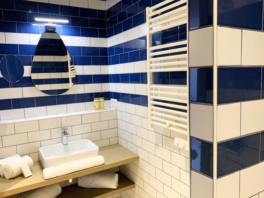 Hôtel L'Eautel Toulon Port Chambre Skipper avec accès  rooftop et bassin 3